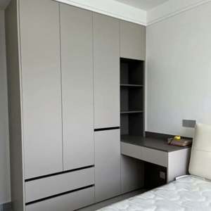 Armoires doubles minimalistes haut de gamme personnalisées, portes en bois et en verre, écologiques, meubles de chambre à coucher, dressing - Product Image 1