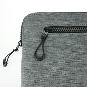 Étui de transport pour <span class=keywords><strong>MacBook</strong></span> en tissu tissé durable, construction à double fermeture éclair, poche supplémentaire pratique pour les petits appareils électroniques - Product Image 2