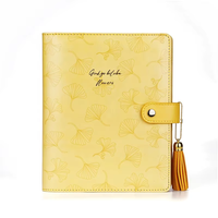 Carnet de notes en cuir PU avec mécanisme à anneaux, fermeture à pompon et ceinture