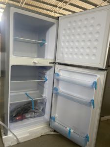 Réfrigérateur solaire à double température <span class=keywords><strong>mini</strong></span> 118L de 1,48 pi de longueur, 1,48 pi de largeur, 3,74 pi de <span class=keywords><strong>hauteur</strong></span>, à économie d'énergie pour un usage domestique - Product Image 3