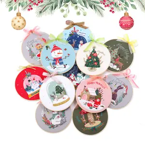 Kit de broderie de Noël coloré en tissu estampé fait main de nouveau design avec cerceau