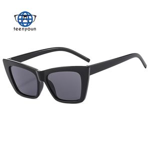 Teenyoun <span class=keywords><strong>Lunettes</strong></span> <span class=keywords><strong>de</strong></span> <span class=keywords><strong>soleil</strong></span> <span class=keywords><strong>tendance</strong></span> pour femmes, style rétro, petites <span class=keywords><strong>lunettes</strong></span> rectangulaires, <span class=keywords><strong>lunettes</strong></span> <span class=keywords><strong>de</strong></span> <span class=keywords><strong>soleil</strong></span> carrées <span class=keywords><strong>tendance</strong></span> pour femmes, <span class=keywords><strong>lunettes</strong></span> <span class=keywords><strong>de</strong></span> <span class=keywords><strong>soleil</strong></span> œil <span class=keywords><strong>de</strong></span> chat, nouveauté <span class=keywords><strong>2023</strong></span> - Product Image 5