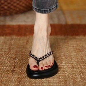 รองเท้าแตะแบบสวมสำหรับผู้หญิง รุ่นใหม่ประจำปี 2026 สำหรับฤดูร้อน เหมาะสำหรับใส่เดินเล่นชายหาด สวมใส่สบายๆ - Product Image 3