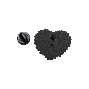 Broche en métal émaillé en gros, mignonne, pour les fans de films d'horreur et de science-fiction, badge souvenir personnalisé de Frankenstein Cœur Noir - Product Image 5