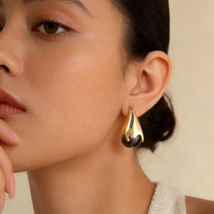 ต่างหูทรงหยดน้ำชุบทองประดับเรซิ่น ดีไซน์ทันสมัย สวยหรูสำหรับผู้หญิง - Product Image 1