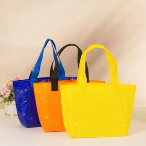 ถุงของขวัญผ้าลามิเนตกันน้ำแบบหนาพิเศษ พิมพ์โลโก้ได้ตามต้องการ ถุงช้อปปิ้ง PP เป็นมิตรต่อสิ่งแวดล้อม ขายส่ง - Product Image 1