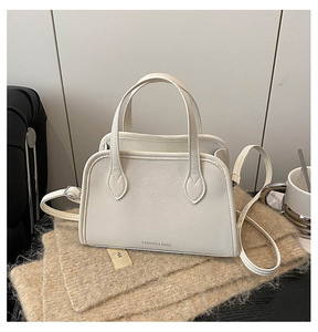 Nouveau Sac à Main Décontracté Femme en Daim Couleur Unie Style Rétro, Tendance 2026 Europe et Amérique, Sac Bandoulière <span class=keywords><strong>Pas</strong></span> <span class=keywords><strong>Cher</strong></span> - Product Image 4