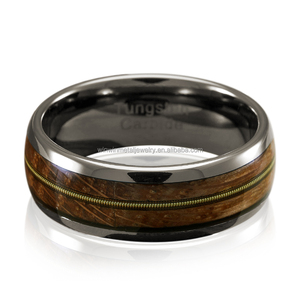 Anelli in Carburo <span class=keywords><strong>di</strong></span> Tungsteno, Fedi Nuziali, Anelli <span class=keywords><strong>di</strong></span> Fidanzamento e Anniversario con Doppio Intarsio in Legno <span class=keywords><strong>di</strong></span> Whisky e Corda <span class=keywords><strong>di</strong></span> Chitarra, Neri, alla Moda, Regalo per <span class=keywords><strong>Uomo</strong></span> - Product Image 1