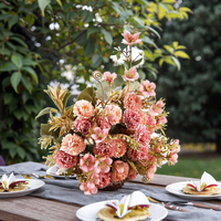 Handgefertigter Kunstblumenstrauß aus Seide in Silber, Staubigem Rosa und Gold für Hochzeitsdekoration und Weihnachtsfeier