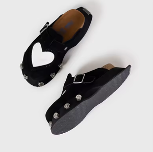 Vente en gros de chaussures pour femmes motif de cœur 4cm semelle souple et épaisse boucle sangle sans lacet bout rond <span class=keywords><strong>clouté</strong></span> mule femmes sabots pantoufles - Product Image 2