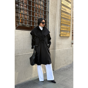 Abrigo Corto de Piel Sintética con Cuello Ancho Negro, Diseño de Parka Corta con Estampado de Tejido de Piel de Zorro, Cierre de un Solo Botón Tejido - Product Image 2