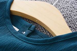 เสื้อยืดสีเข้มแบบลำลองและกางเกงสีขาวขายส่งราคาถูกสำหรับเด็กผู้หญิง ชุดเซ็ตเสื้อผ้าลำลองจากซัพพลายเออร์จีน - Product Image 2