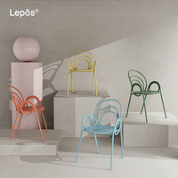 Mobilier d'extérieur de luxe nordique Balcon Patio Fauteuils empilables en aluminium Hôtel Restaurant Chaises de jardin modernes en métal