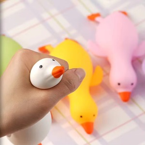 Recrutement de concessionnaires, sans pression sur les stocks, adorables jouets en forme de canard jaune en TPR, jouets de décompression colorés, cadeaux de <span class=keywords><strong>naissance</strong></span> pour enfants. - Product Image 4