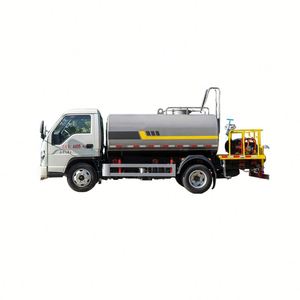 Véhicule de maintenance routière Foton Small Card Star 4500L Diesel avec pompe et moteur pour le nettoyage des surfaces routières, refroidissement par air, élimination de la poussière - Product Image 1