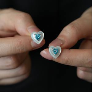 Pendientes de Plata de Ley S925, Diseño Retro de Lujo, Color Azul Marino, Forma de Corazón, Concha Blanca, Diseño de Nicho de Alta Gama, Joyería de Cristal - Product Image 3