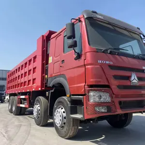 2022 ruota rossa 8*4 12 di Sinotruk Howo con una capacità di 50-70 tonnellate di autocarro con cassone ribaltabile per il carico.