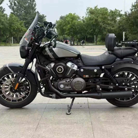 Motocicleta Usada Benda Rock 250 Cruiser en Excelentes Condiciones. Motor de 250cc, Bicilíndrico en V, Refrigerado por Líquido, 4 Tiempos, 6 Velocidades, Transmisión por Correa, ABS