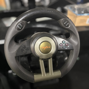 Máquina de Carreras de Madera de 2 Asientos y 3 Pantallas, Simulador de Auto 3 DOF, Equipo de Entretenimiento para Interiores, Accesorios para Centros Comerciales y Parques de Aventuras - Product Image 1