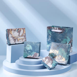 Boîte à bijoux en gros personnalisée avec texture en relief, ruban et doublure en velours pour expositions de bijoux - Product Image 6