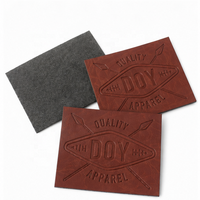 Étiquettes et patchs en cuir personnalisés avec logo et nom en relief pour chaussures et sacs