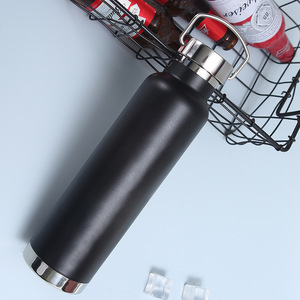 Bouteille d'eau en acier inoxydable noire 500 ml, tasse de voyage isotherme portable avec poignée, design minimaliste - Product Image 3