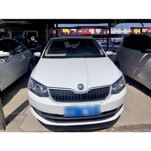 <span class=keywords><strong>Skoda</strong></span> <span class=keywords><strong>Fabia</strong></span> 2015 d'<span class=keywords><strong>occasion</strong></span>, berline essence <span class=keywords><strong>automatique</strong></span> familiale, traction avant, blanche, inspectée, véhicule d'<span class=keywords><strong>occasion</strong></span> pour concessionnaires - Product Image 2