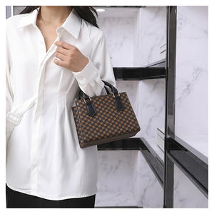 Retro Printed <b>Handbag</b> <b>for</b> Women Versatile High End Tote Bag <b>for</b> Luxurious Parties - Product Image 5