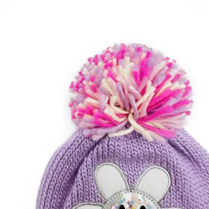 Crianças OEM Personalizado PU Patch Outdoor Cuffed Bonito Roxo Pom Pom Knit Hat Glove Set