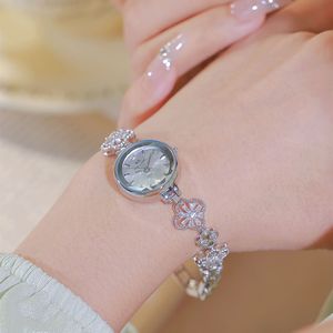 นาฬิกาควอตซ์ผู้หญิงทรงใบไม้ประดับเพชร ดีไซน์สวยหรู รุ่นขายดี BS FA1676 - Product Image 3