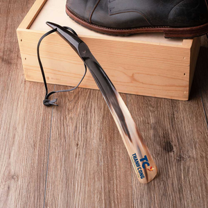 Meilleure qualité naturelle faite à la main corne chaussure vrais cornes de chaussure fabriqués au Vietnam Logo gravure acceptée - Product Image 5