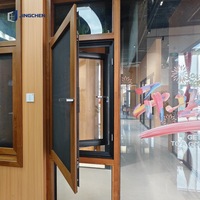 Porte-fenêtre moderne en bois recouvert d'aluminium, à rupture de pont thermique, double vitrage Low-E, intérieur bois naturel, résistante aux intempéries et insonorisée