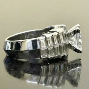 Anello a Forma di T con Zirconi Quadrati per Donne, Elegante Gioiello da Dito alla Moda - Product Image 4