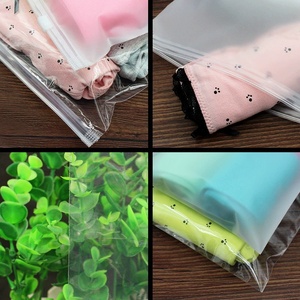 Bolsas de Polietileno Autosellables al por Mayor para Ropa Interior, Calcetines y Prendas de Vestir. Bolsas Transparentes con Cierre Hermético para Empacar Ropa - Product Image 3