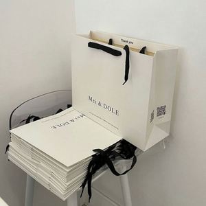 Bolsas de Papel de Regalo de Lujo con Logotipo Impreso Personalizado al por Mayor, Bolsas de Papel para Compras en Tiendas y Boutiques - Product Image 1