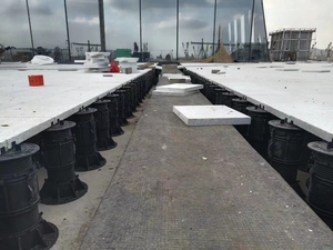 Système de piédestal réglable en plastique Sunsbuild pour l'installation de revêtements de sol en dalles sur les toits, hôtels, cuisines, parcs - Eau - Product Image 5