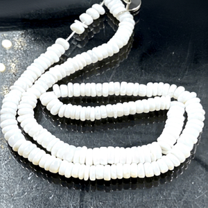 Perles Heishi lisses en opale blanche africaine naturelle de qualité supérieure en vrac, taille personnalisée, brin de 16 pouces, certifiées Alif - Product Image 1