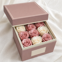 Boîte en carton haut de gamme pour l'expédition de fleurs avec insert pour l'emballage de roses préservées, présentoir de vente au détail