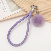 Porte-clés en cuir avec pompon en peluche pour l'automne/hiver, pendentif décoratif pour sac, ornement suspendu, sangle pour téléphone portable