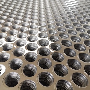 Maille métallique perforée en acier galvanisé, trous ronds, résistante à la corrosion, service de soudage et de pliage, utilisation en construction - Product Image 2