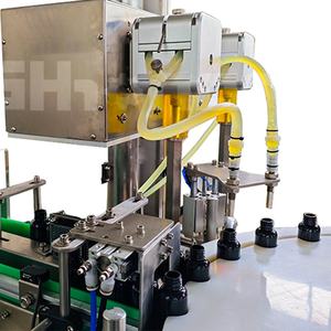Machine de remplissage et de bouchage automatique linéaire pour flacons d'huiles essentielles liquides visqueuses de 15 ml et 45 ml, pour applications cosmétiques et chimiques - Product Image 5