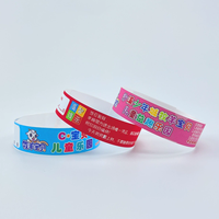 Bracelet événementiel promotionnel jetable en Tyvek personnalisé, résistant aux déchirures, imprimé CMJN avec code QR, numéros de série et logo adhésif
