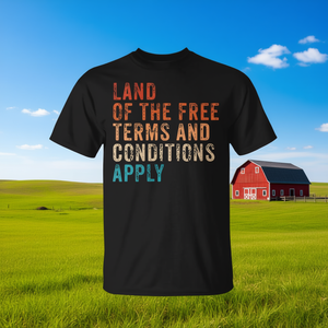 Camiseta vintage con la frase «Land Of The Free» y las condiciones y términos que se aplican - Product Image 3