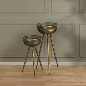 Juego de 2 Macetas Redondas con Acabado Dorado, Diseño Moderno, Fabricadas en Metal, para Uso en Jardines - Product Image 1