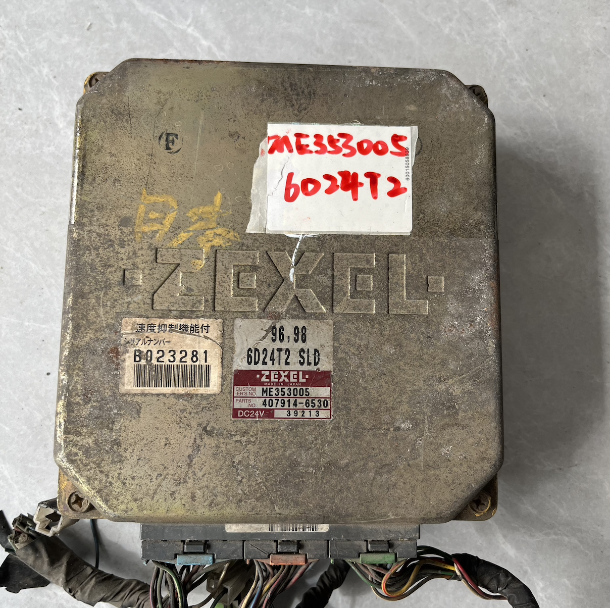 Mitsubishi Fuso Truck 6D24 ECU Engine Control Unit ME353005, 1999 