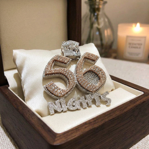 Colgante de Número de Plata 925 con Moissanita y Diamantes, Estilo Hip Hop de Lujo, Personalizado, para Fiestas y Eventos - Product Image 1