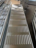 Les murs de barrière de bruit de feuille galvanisée/en aluminium insonorisés réduisent efficacement la barrière de bruit de bruit de la route