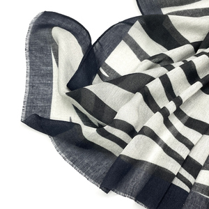 Écharpes personnalisées en viscose modal 40s à imprimé léopard et tigre, hijabs musulmans en rayonne 180cm*70cm, châle respirant à ourlet bébé cousu - Product Image 3