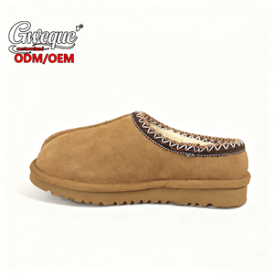 <span class=keywords><strong>Pantofole</strong></span> Taz Classiche UGG di Alta Qualità Collezione Autunno/Inverno 2025 con Suola Alta 1 cm, Ampia Imbottitura in Cotone, Calde e alla Moda con Logo - Product Image 1