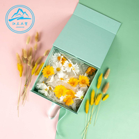Dossiers cadeaux de luxe pliables magnétiques en carton kraft recyclable avec logo personnalisé, gaufrage et pelliculage mat